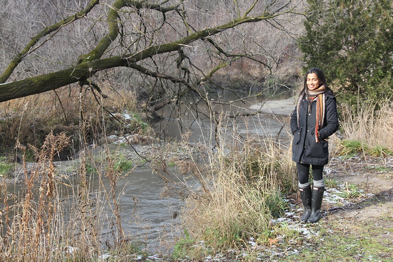 A female Ů˰Ƶ student by the nearby Don River